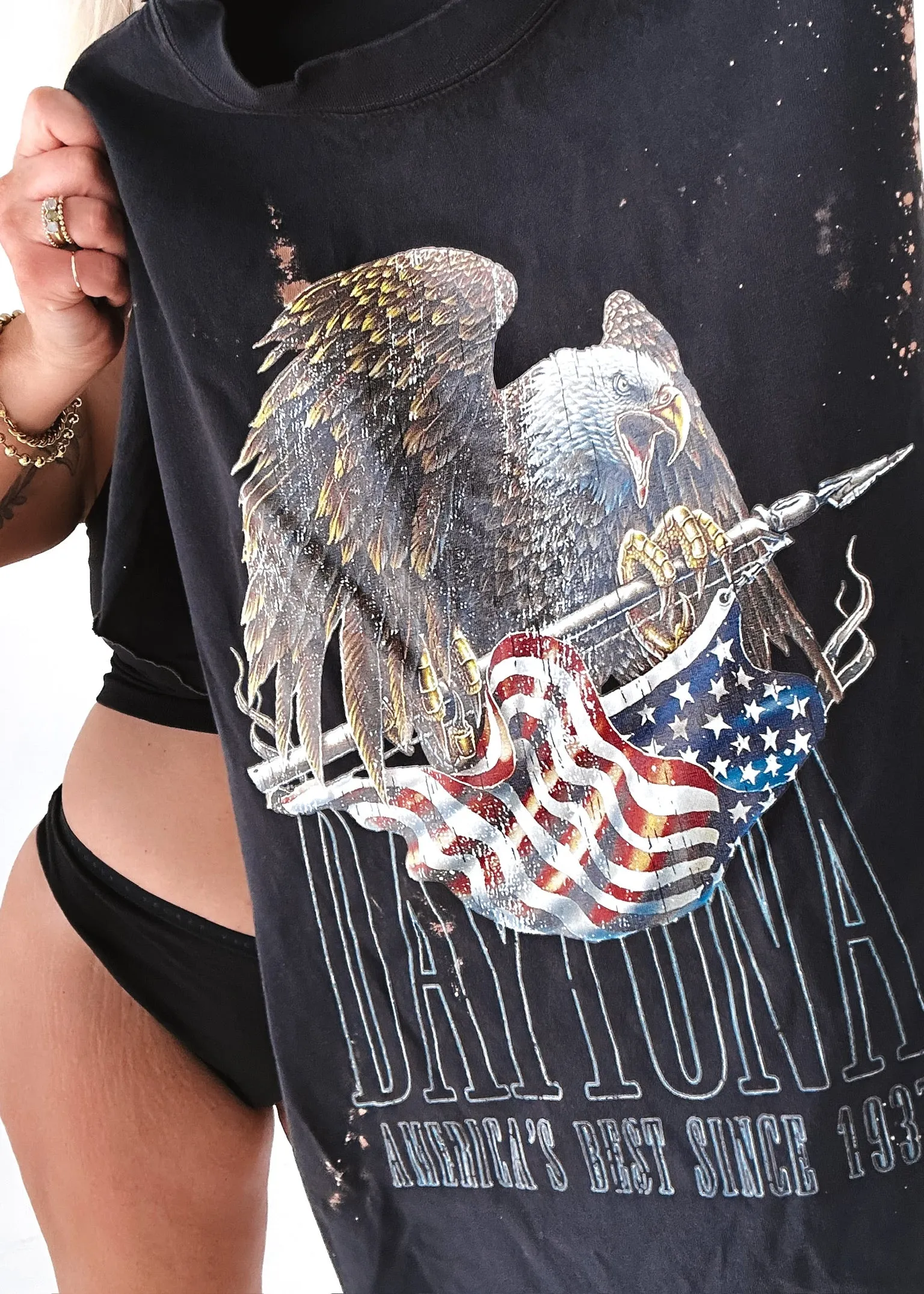 DAYTONA AMERICA'S BLEACHED OUT SIDE SLIT TEE